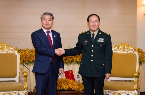 El ministro de Defensa insta a China a desempeñar un 'papel constructivo' ante las amenazas norcoreanas