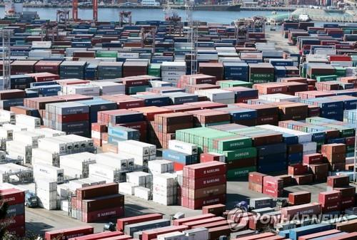 Las exportaciones caen un 2,7 por ciento en los primeros 20 días de enero