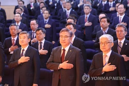 (AMPLIACIÓN) Corea del Sur celebra la primera reunión presencial de sus enviados al extranjero desde 2018