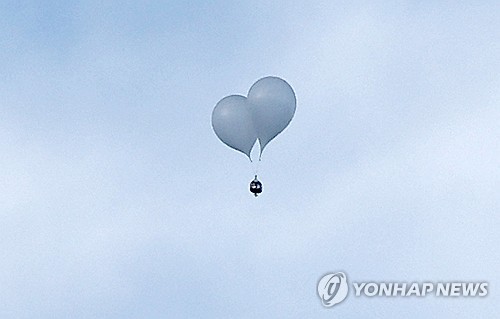 JCS: Corea del Norte envía más globos con basura hacia Corea del Sur