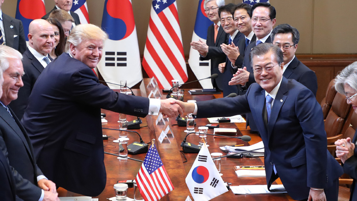 Cheong Wa Dae: Trump visitará Corea del Sur el próximo mes para una cumbre con Moon