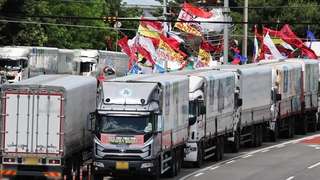 Los camioneros se declaran en huelga general y exigen la extensión del sistema básico de tarifas de fletes
