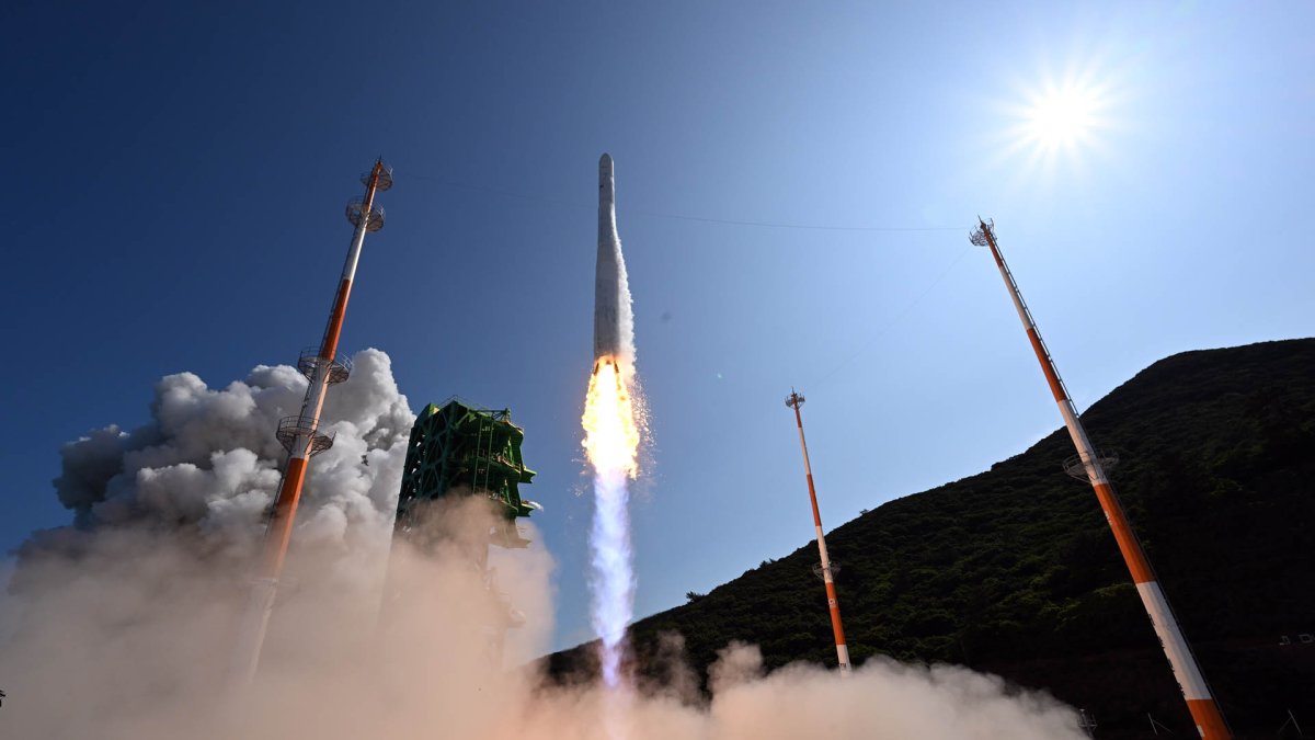 Corea del Sur lanza su cohete espacial autóctono tras el intento fallido del año pasado
