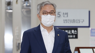 최강욱 의원직 걸린 대법원 재판, '폐문부재'로 지연