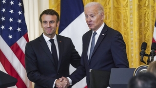 Macron et Biden condamnent les tests de missiles balistiques du Nord