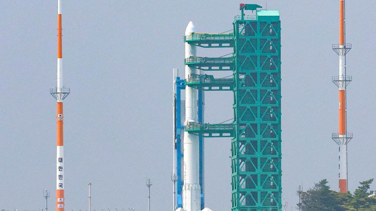 مواصلة الفحص الفني لصاروخ نوري الفضائي بعد تأجيل إطلاقه - 2