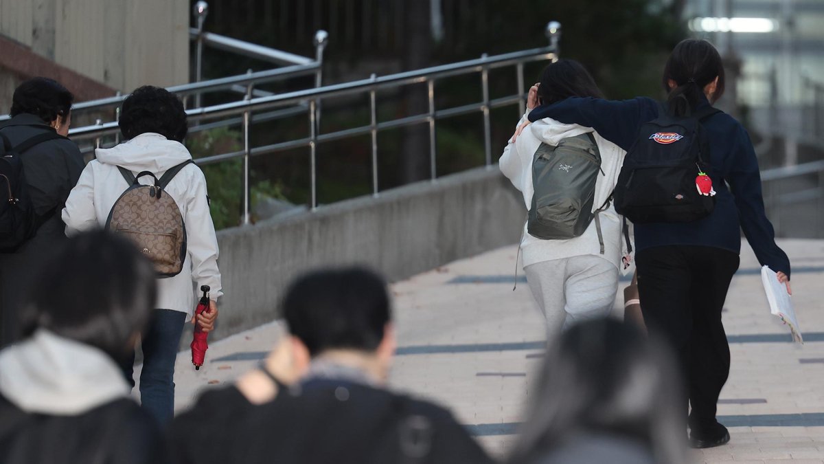 Suneung : près de 550.000 candidats planchent sur les épreuves