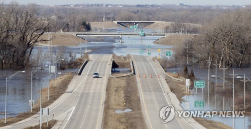 네브래스카의 침수된 교량