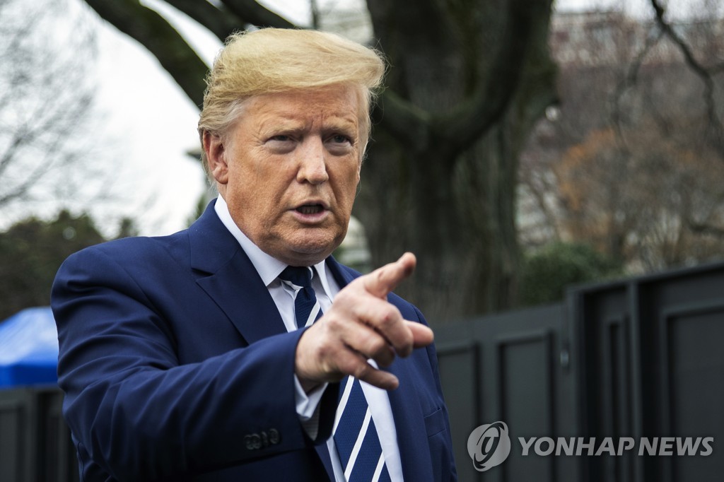 This AP photo shows U.S. President Donald Trump speaking to members of the media before leaving the White House on March 3, 2020. (Yonhap)