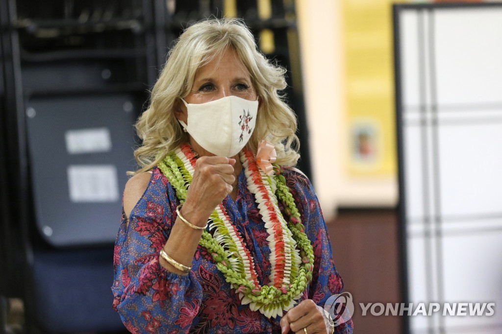 호놀룰루 와이파후 고등학교의 코로나19 백신 접종소를 찾은 질 바이든 여사