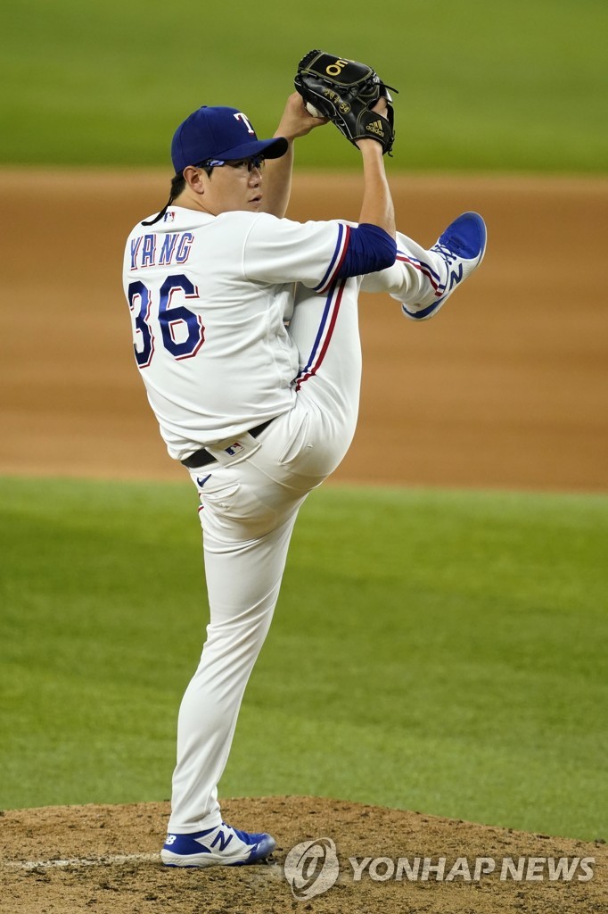 In this Associated Press file photo from Aug. 28, 2021, Yang Hyeon-jong of the Texas Rangers pitches against the Houston Astros during the top of the seventh inning of a Major League Baseball regular season game at Globe Life Field in Arlington, Texas. (Yonhap)