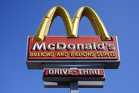 맥도날드도 코카콜라도…미 기업들, 소비자가격 더 올린다