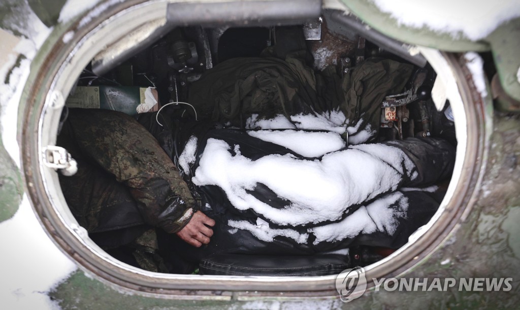 지난 1일 키이우 인근 군용차량 안에서 숨진 채 발견 된 러시아 병사들