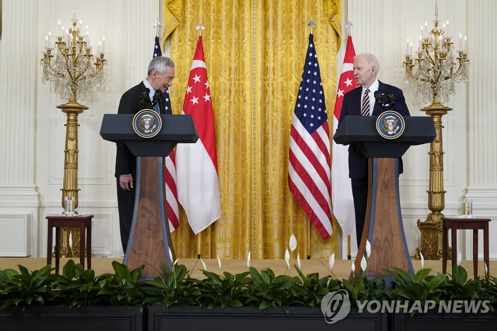 조 바이든 대통령과 리셴룽 싱가포르 총리