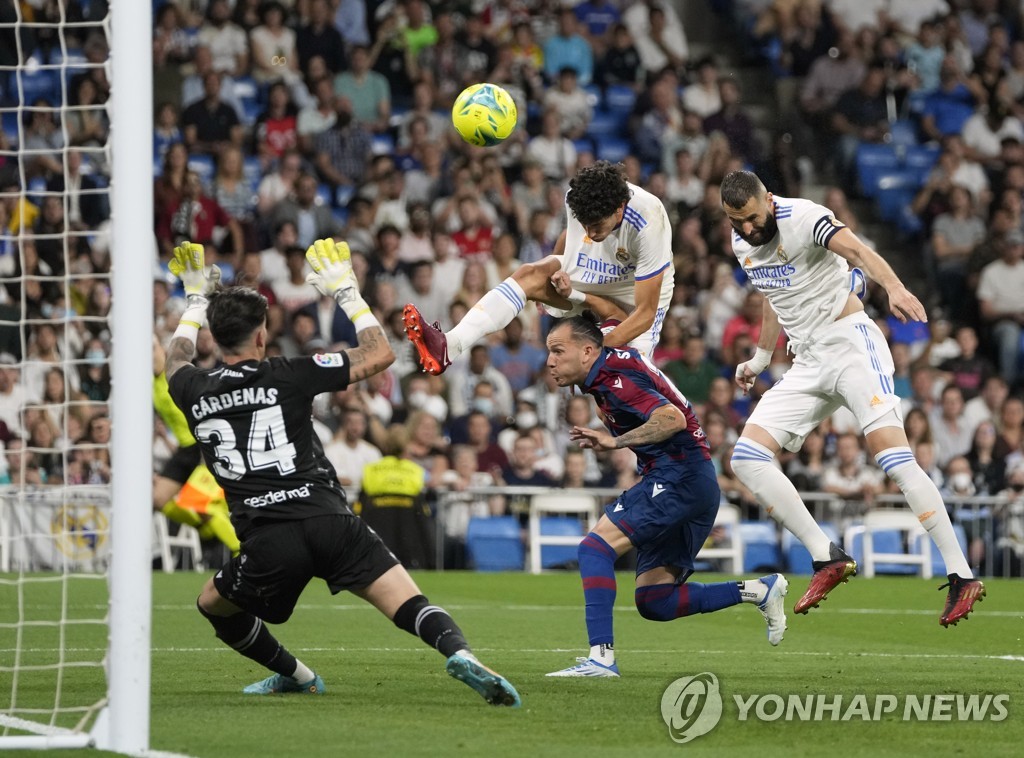라울 곤살레스와 구단 최다 득점 2위 타이를 이룬 카림 벤제마