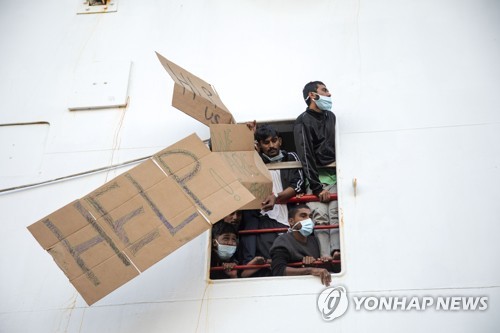 伊 정부의 '몽니'…난민 구조선에 100시간 거리 항구 배정