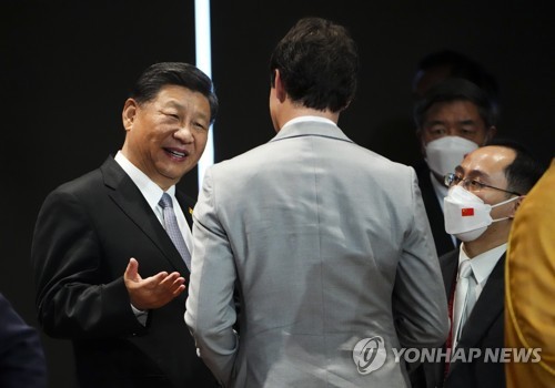 트뤼도 캐나다 총리와 대화하는 시진핑 중국 국가주석