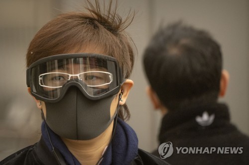 '공기질 최악'…中 베이징 뒤덮은 황사 '6급 엄중오염' 단계