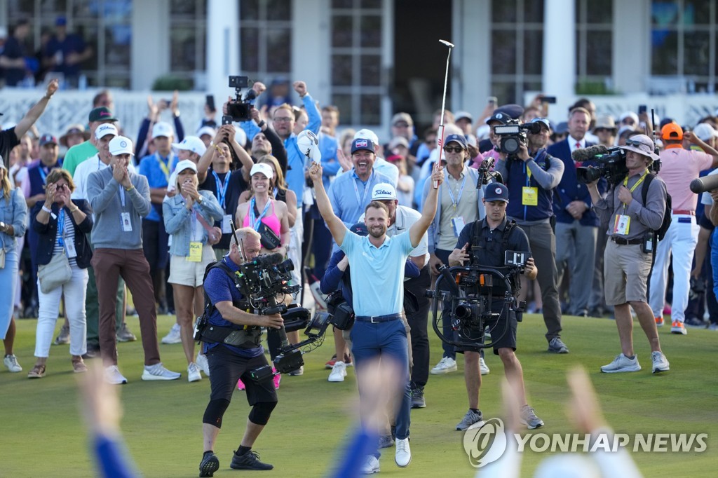 우승 확정되자 기뻐하는 클라크