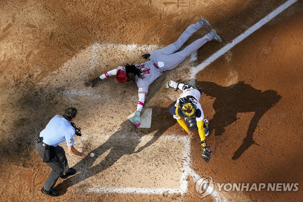 MLB 데 라 크루스, 한 이닝에 3도루 진기록