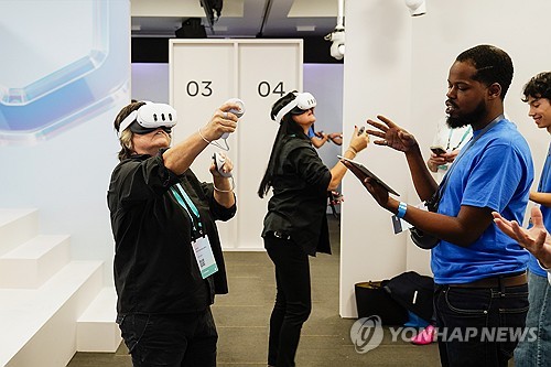 '직접 체험도'…메타, MR 헤드셋 최신제품 ‘퀘스트3’ 공개