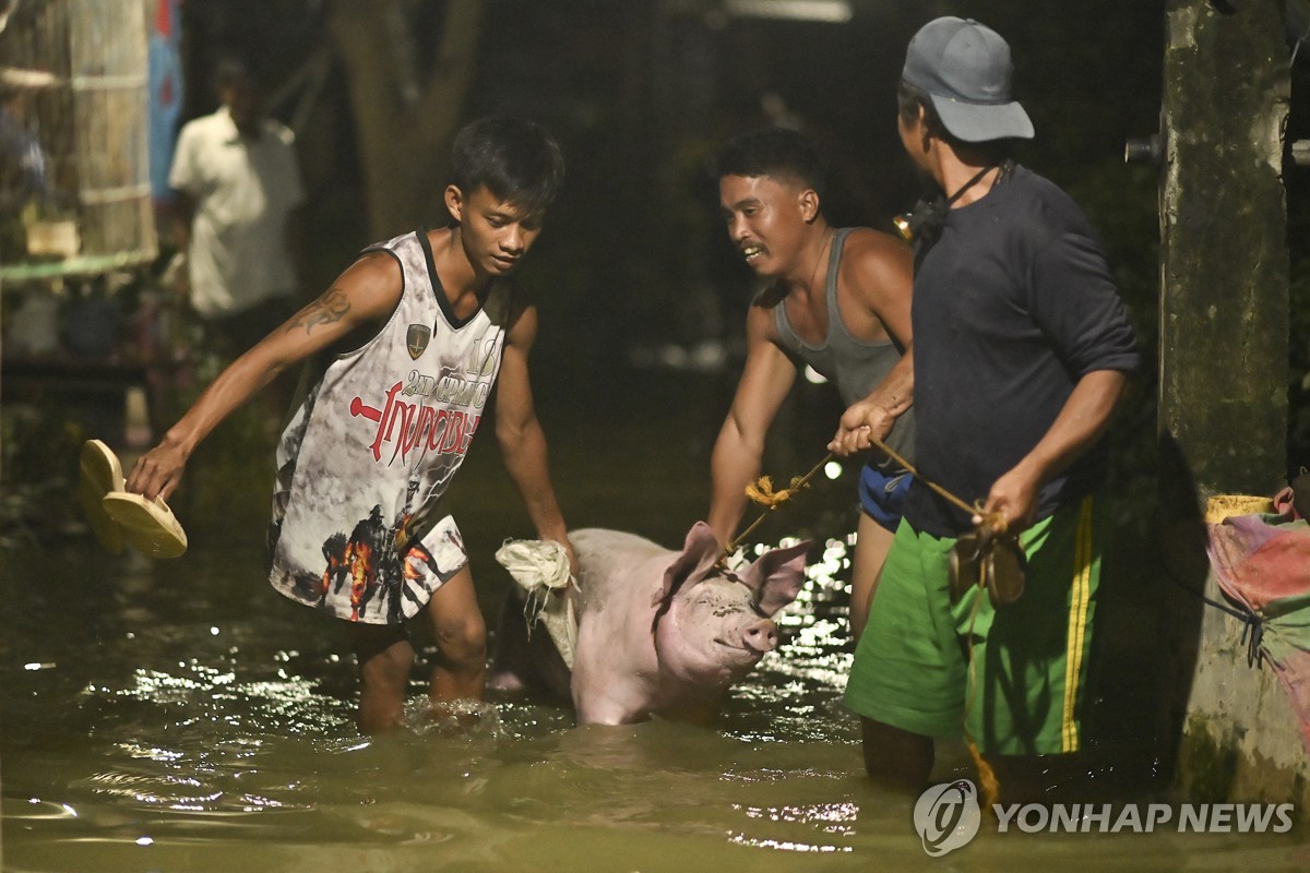 태풍으로 침수된 필리핀 마을