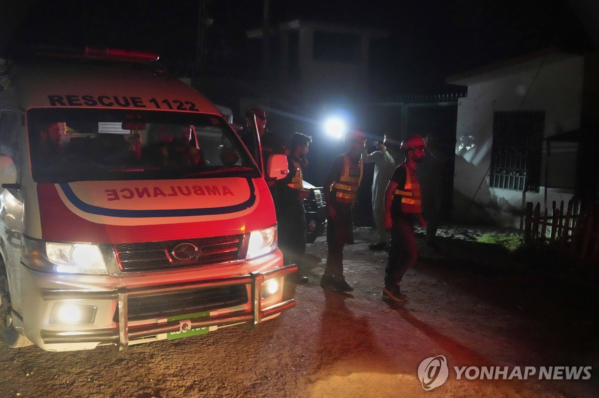 [속보] 파키스탄 "인도 미사일 공격에 8명 사망"