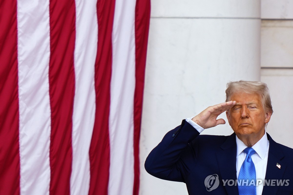 메모리얼 데이 기념식 참석한 트럼프