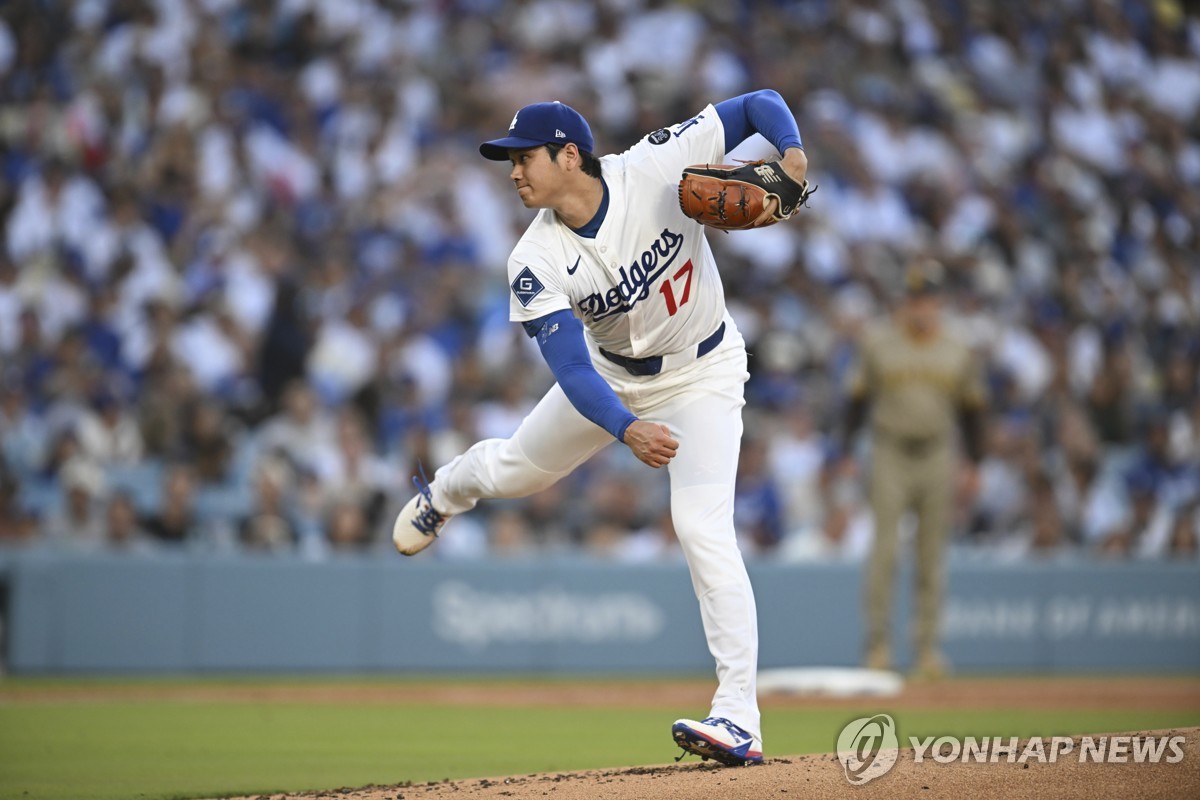 투구하는 오타니