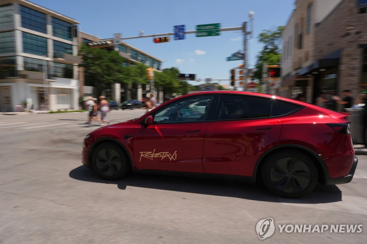 머스크 "테슬라車, 공장서 고객집까지 완전자율주행 인도…