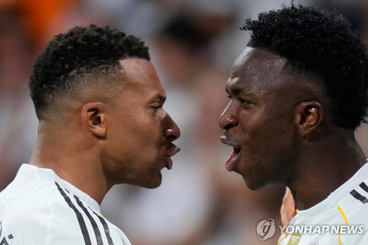 내년 3월 A매치에서 맞대결을 펼치게 된 레알 마드리드의 킬리안 음바페(왼쪽)와 비니시우스 주니오르