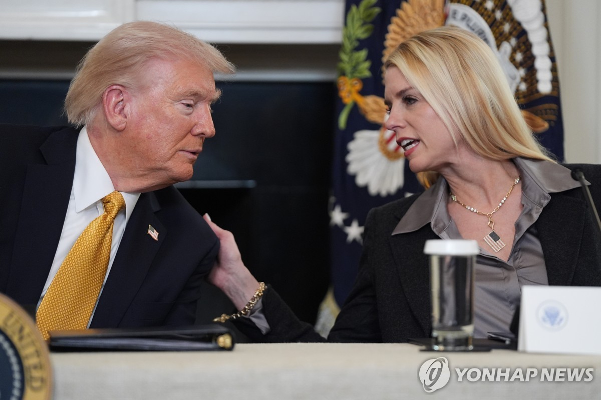 트럼프 미국 대통령과 본디 법무장관