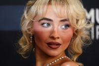 백악관 이민단속 영상에 노래 삽입된 사브리나 카펜터 "역겹다"