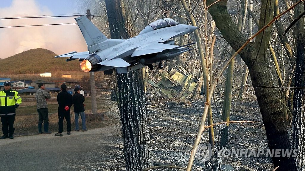 تحطم طائرة مقاتلة من طراز إف-5 إي في جبل في مدينة هواسيونغ - 1