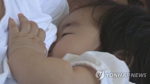 WHO·유니세프 "전 세계 영아 44%만 모유 수유…지원 촉구"