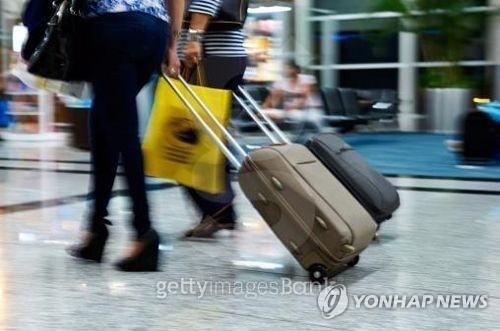 スーツケースなど売り上げ急増 海外旅行に備えて 韓国 聯合ニュース