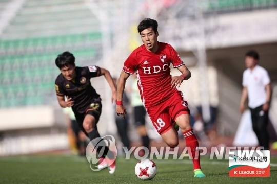 This undated file photo provided by the K League shows Busan IPark forward Lee Jeong-hyeop in action. (PHOTO NOT FOR SALE) (Yonhap)