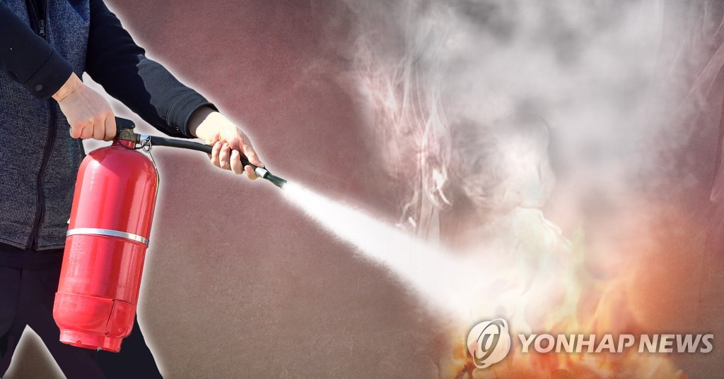 서울 마포구 아파트 주차장서 불…100여명 대피