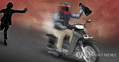 여성 상대로 가방 뺏고 도주한 오토바이 날치기범 구속
