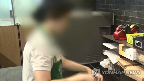 알바생 '발암물질' 취급하며 조롱한 식당 직원 전과자 전락