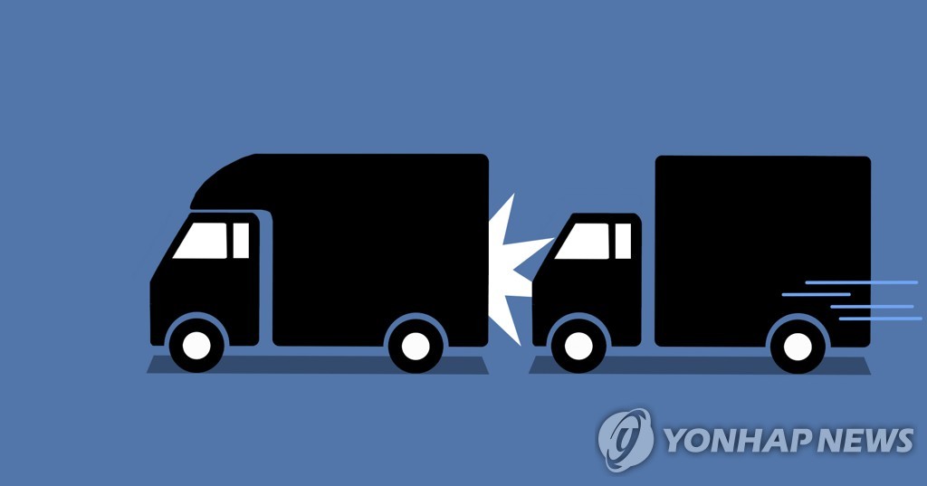 충남 부여대교서 화물차 추돌 사고…90대 운전자 숨져