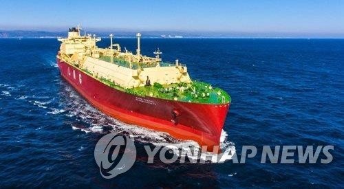 This photo provided by Hyundai Heavy Industries Co. shows a liquefied natural gas (LNG) carrier built by the shipbuilder. (PHOTO NOT FOR SALE) (Yonhap)