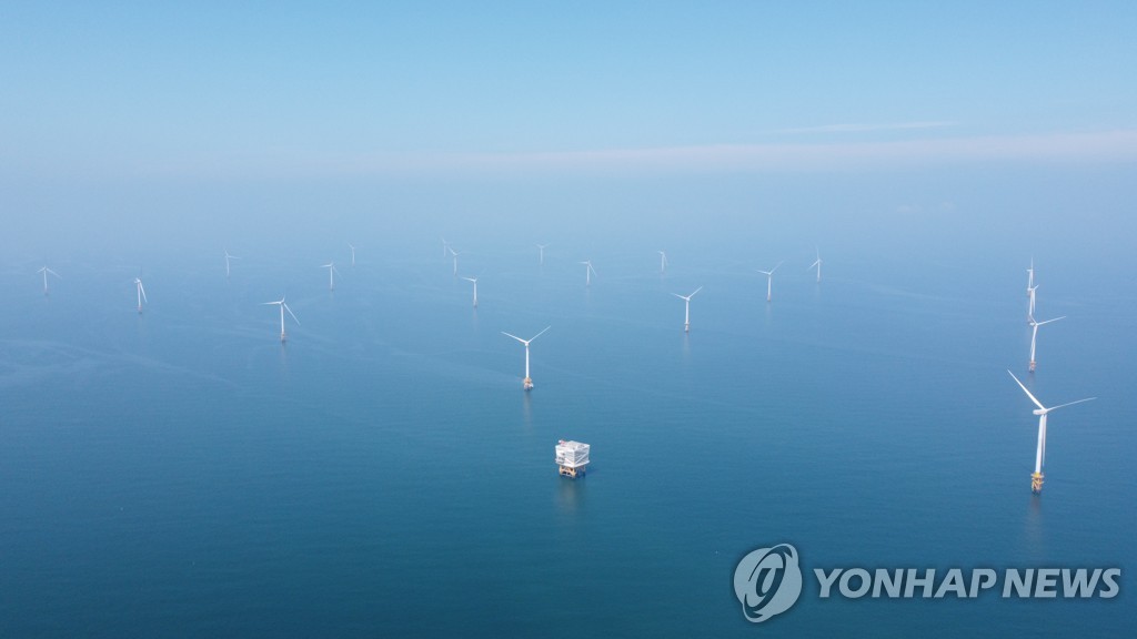 A file photo of an offshore wind power turbine test site in a southwestern region, in this photo provided by the Korea Offshore Wind Power Co. (PHOTO NOT FOR SALE) (Yonhap)