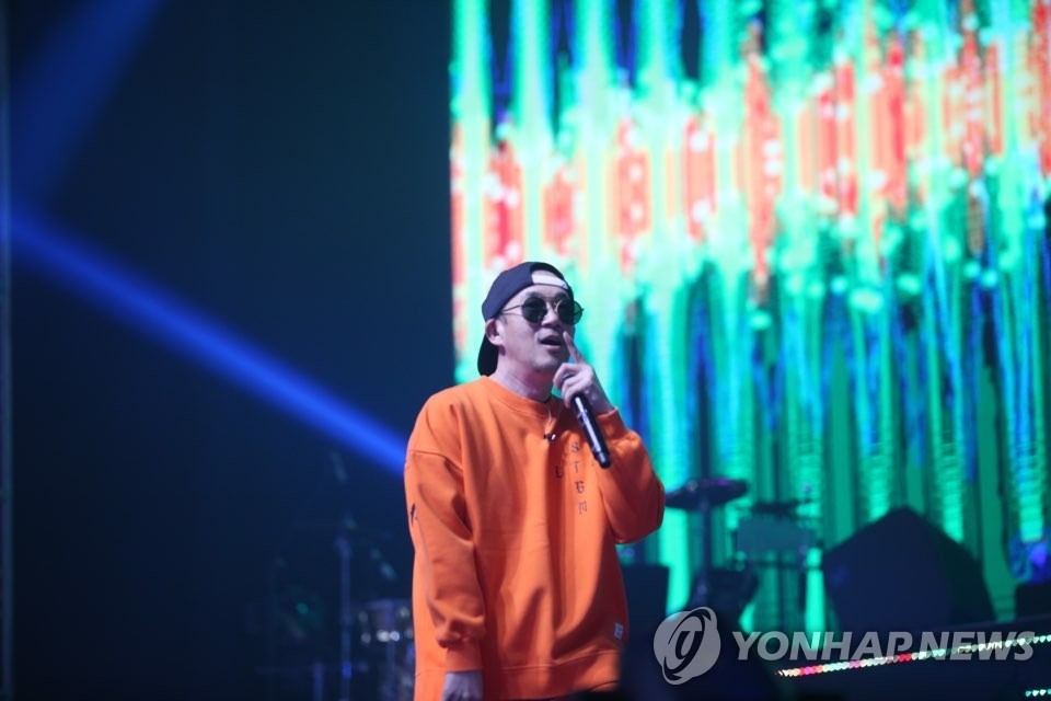 DJ DOC 이하늘, 연예 기획사 대표 명예훼손 혐의로 검찰 송치…논란의 배경은?