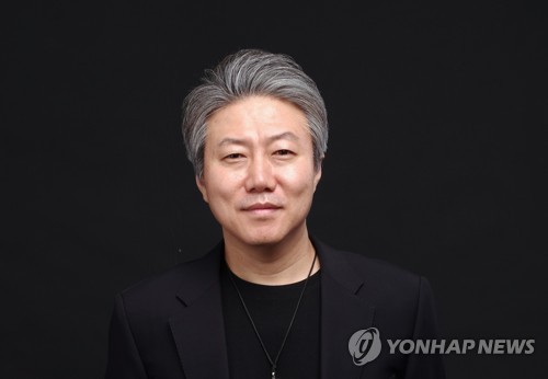 홍진영 전 음악저작권협회장, '사적 지시·성희롱성 발언' 피소