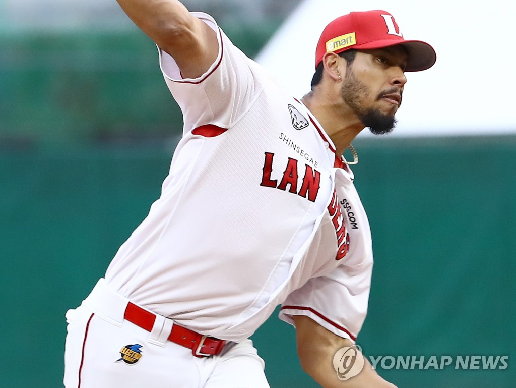 Wilmer Font throws 9 perfect innings in Landers' extra-inning win on KBO Opening Day