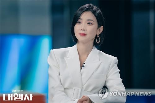 JTBC drama "The Agency," starring Lee Bo-young, is seen in this photo provided by the cable channel. (PHOTO NOT FOR SALE) (Yonhap)