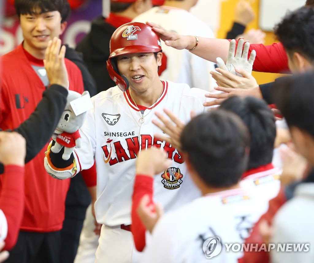 Yonhap Interview) KBO veteran leans on ex-big leaguer father for comfort,  advice