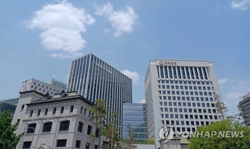 한은 "물가, 올해 6∼7월 2%대로↓…8월 다시 올라 연말 3%내외"