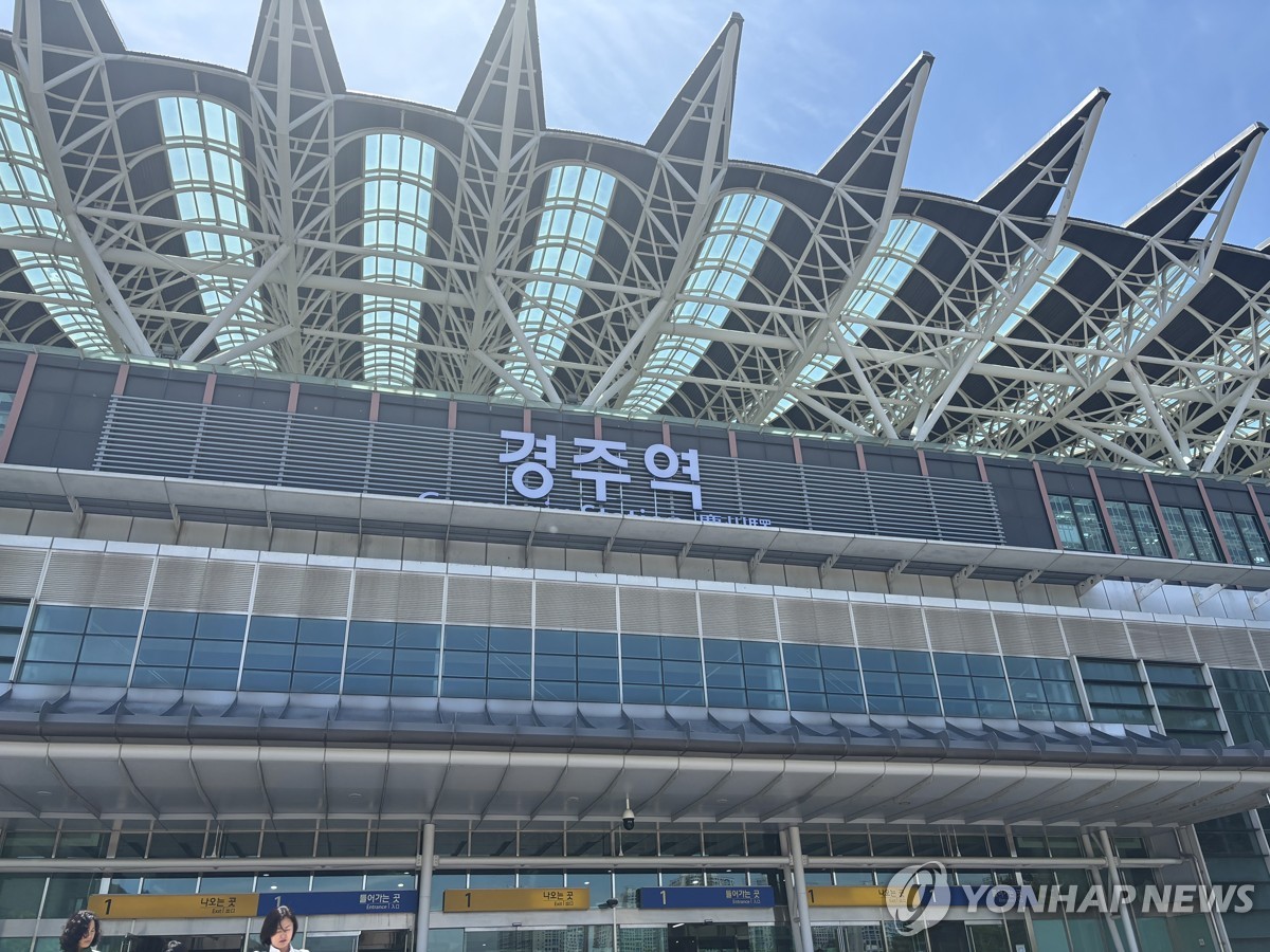 목적지 놓친 외국인 승용차로 태워준 경주 시내버스 기사